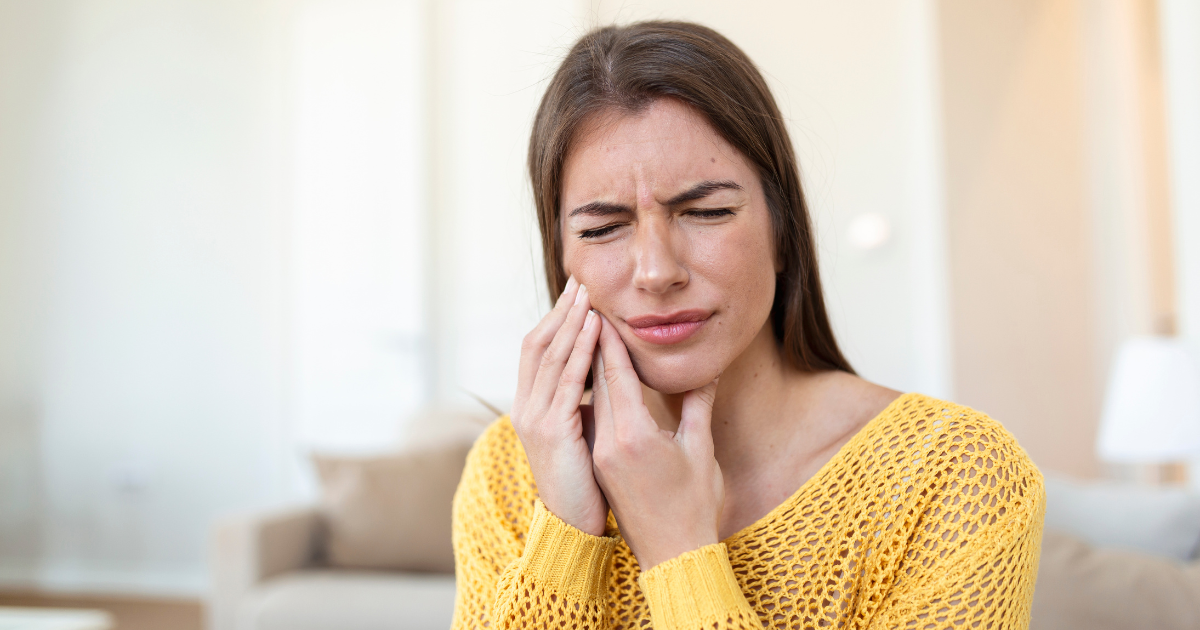 Sensibilidade nos dentes: causas mais comuns e quando procurar um dentista